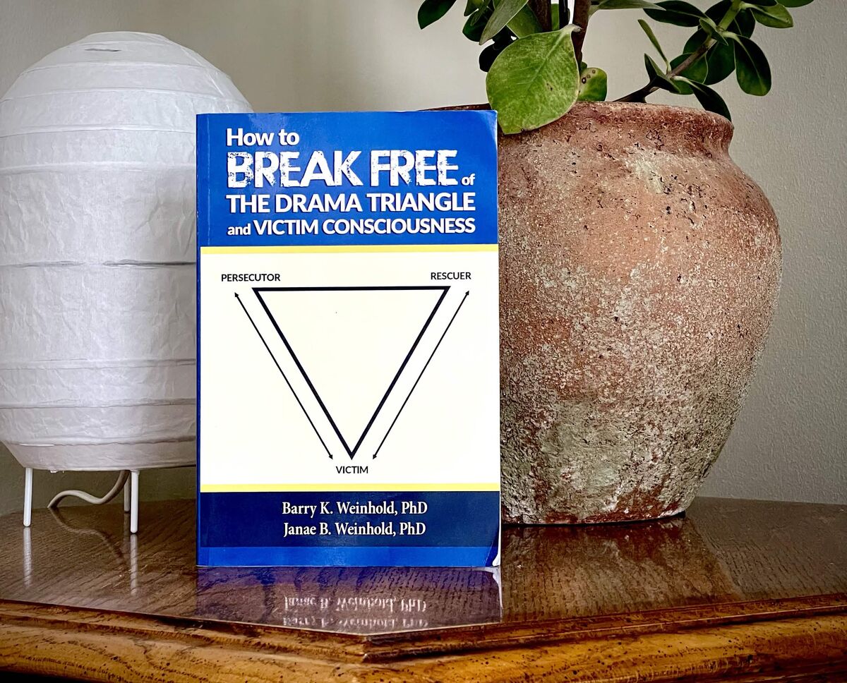 How to Break Free of the Drama Triangle by Barry and Janae Weinhold — BookLab by Bjorn